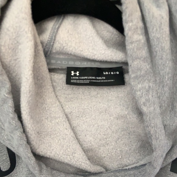 Large Under Armour Sweatshirt - Picture 3 of 3